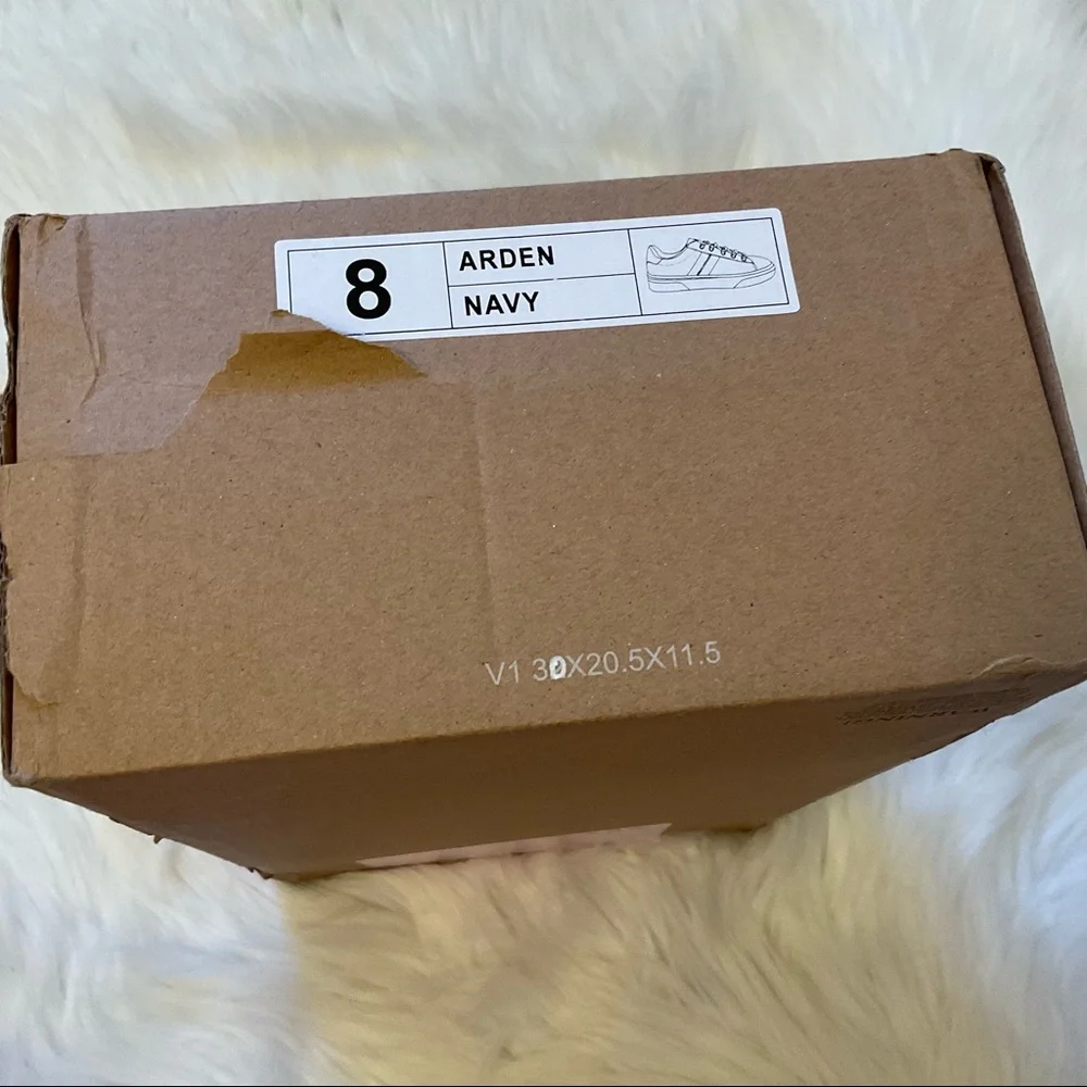 Journee Collection Arden Sneakers - New in Box - Size 8 - White / Navy - Picture 15 of 16